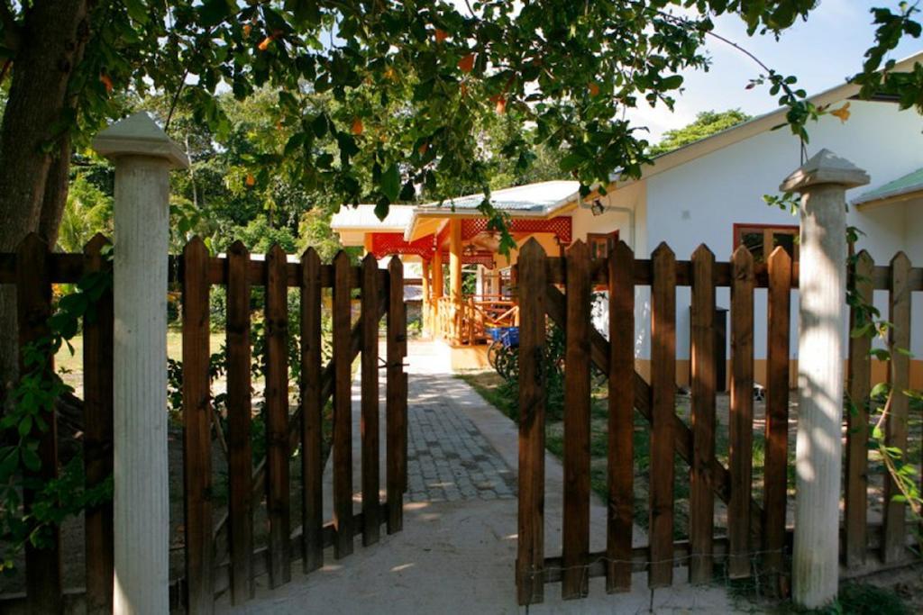 Jms Ventures Guesthouse - Private Pool La Digue Εξωτερικό φωτογραφία